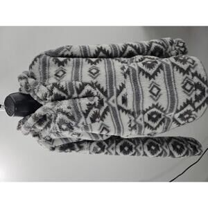 Colosseum Utah Grizzlies Fleece Hoodie with Tribal Pattern  XXL